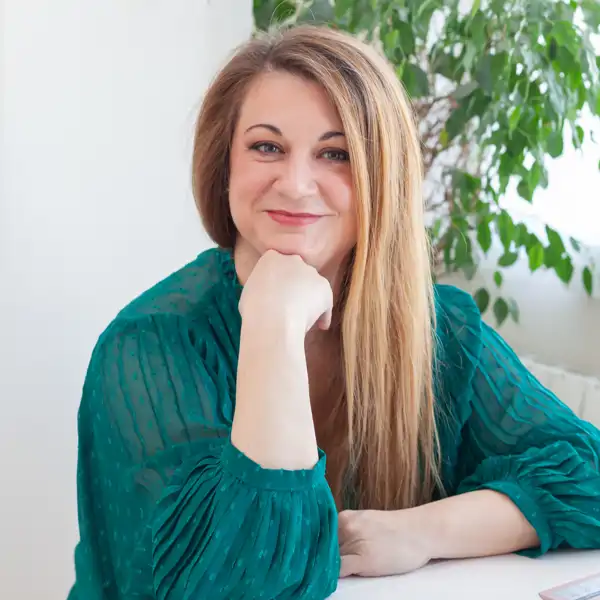  Por qué deberías volver a escribir a mano, según la psicóloga María Martínez: “Las ideas toman tierra cuando se conecta la memoria muscular con la atención”
