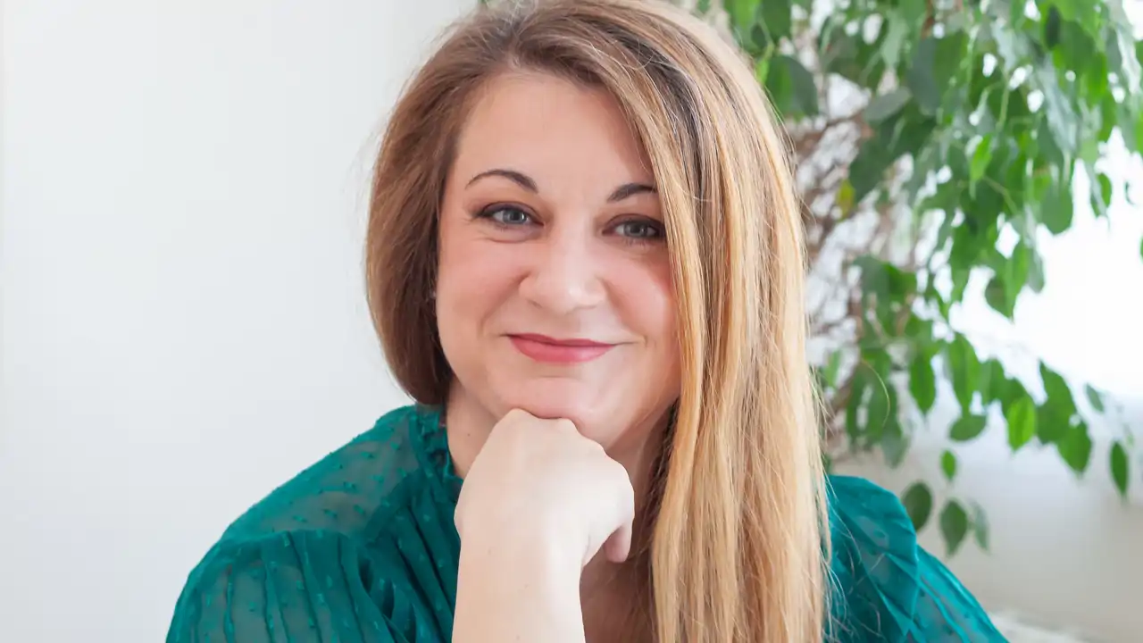  Por qué deberías volver a escribir a mano, según la psicóloga María Martínez: “Las ideas toman tierra cuando se conecta la memoria muscular con la atención”