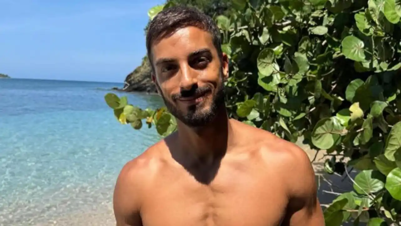 Entramos en la casa en la que vive Borja González, ganador de 'Supervivientes 2025': de estilo minimalista con aire mediterráneo