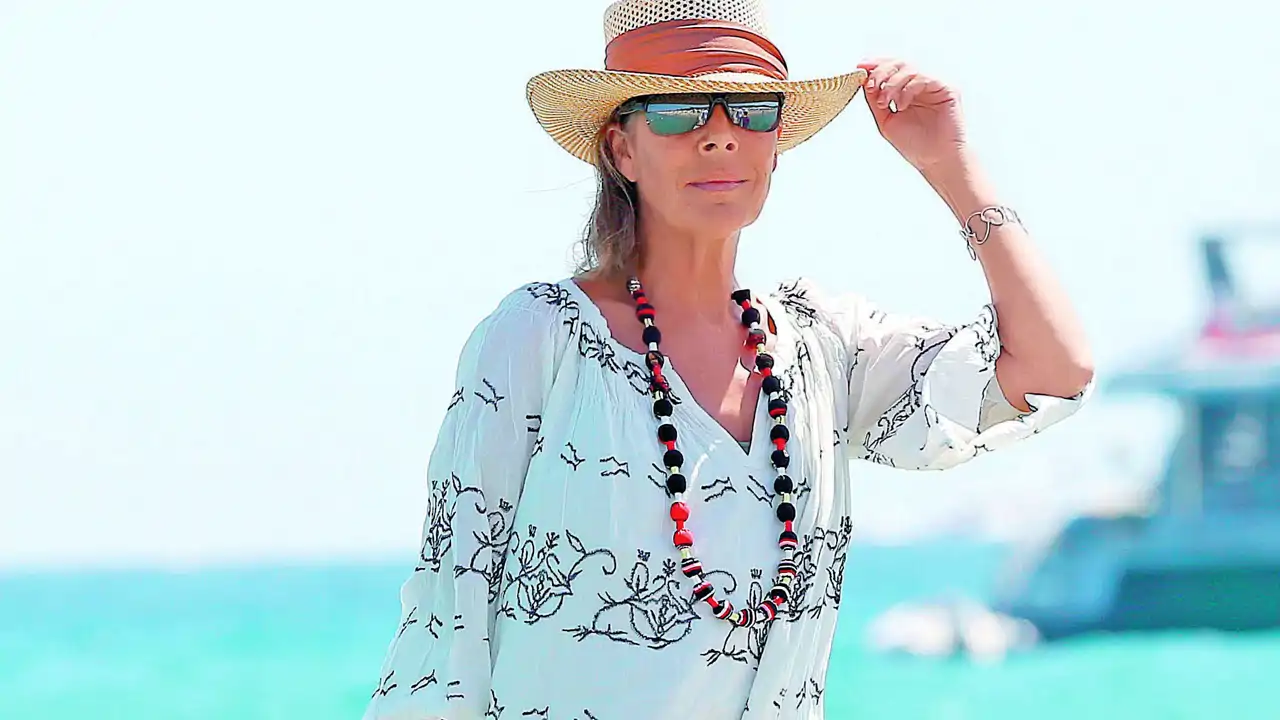 Ya han llegado a Zara los vestidos caftanes que aman las pijitas para estas vacaciones en la playa: delicados, ligeros y muy sofisticados