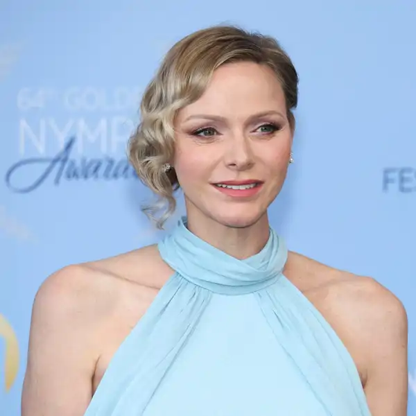 Charlene de Mónaco, arrebatadora, triunfa en Montecarlo con un vestido de sirena para fardar de brazos y estrena zapatos de diseñador español  