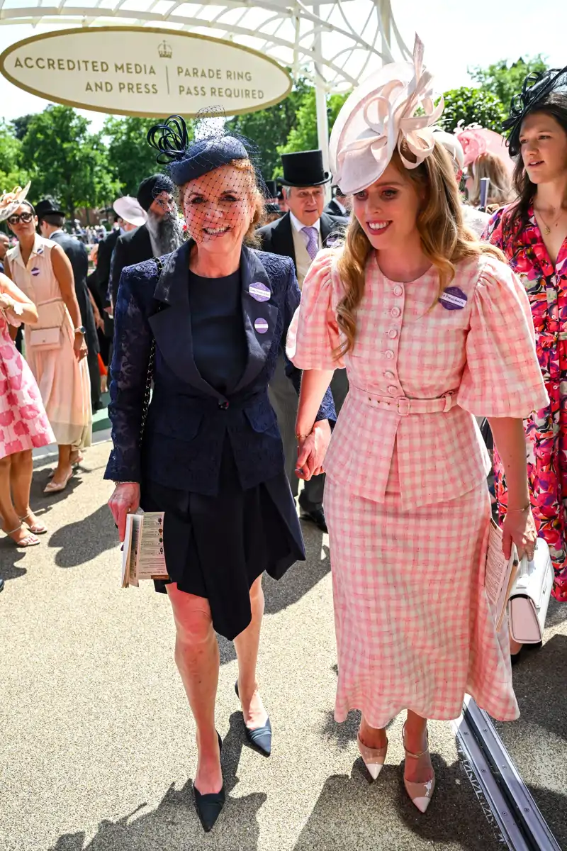 Del patinazo de Sarah Ferguson al 'lookazo' de Beatriz de York: los mejores y peores looks de las asistentes a Ascot 2025 