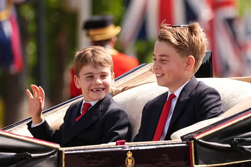 El Príncipe George y Louis en Trooping the Colour