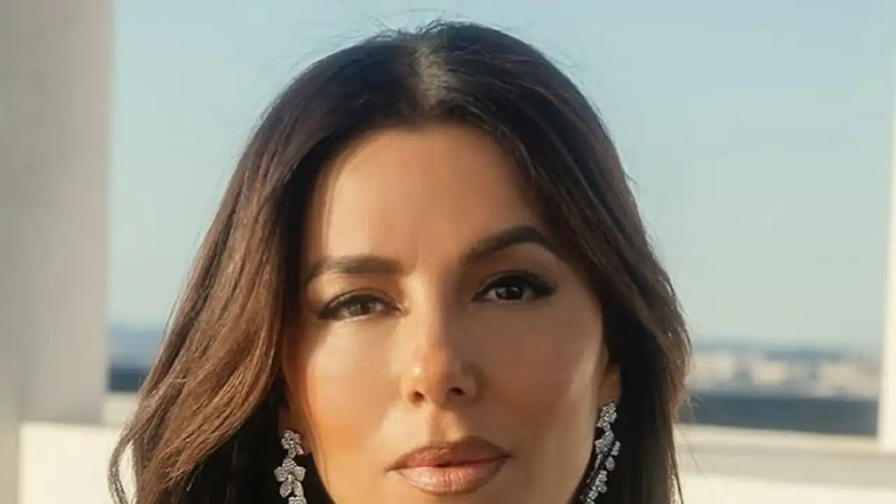 Descubrimos el jardín exterior con piscina de la casa de Eva Longoria en Marbella: un oasis con aire mediterráneo 