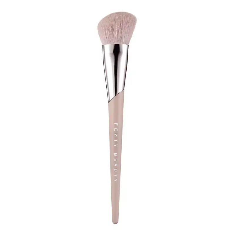 Face Shaping Brush 125 Brocha para el rostro de Fenty Beauty 38 euros