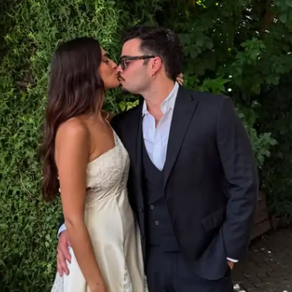 Susana Molina y Guille Valle protagonizan un romántico beso