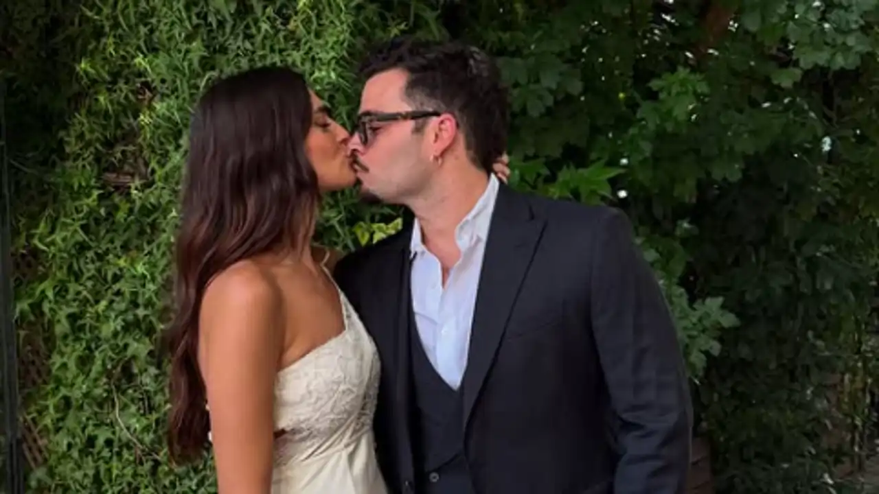 Javier Torregrosa, experto en comunicación no verbal, analiza este instante de la boda de Susana Molina: "Es lo que llamamos un beso por la izquierda" 