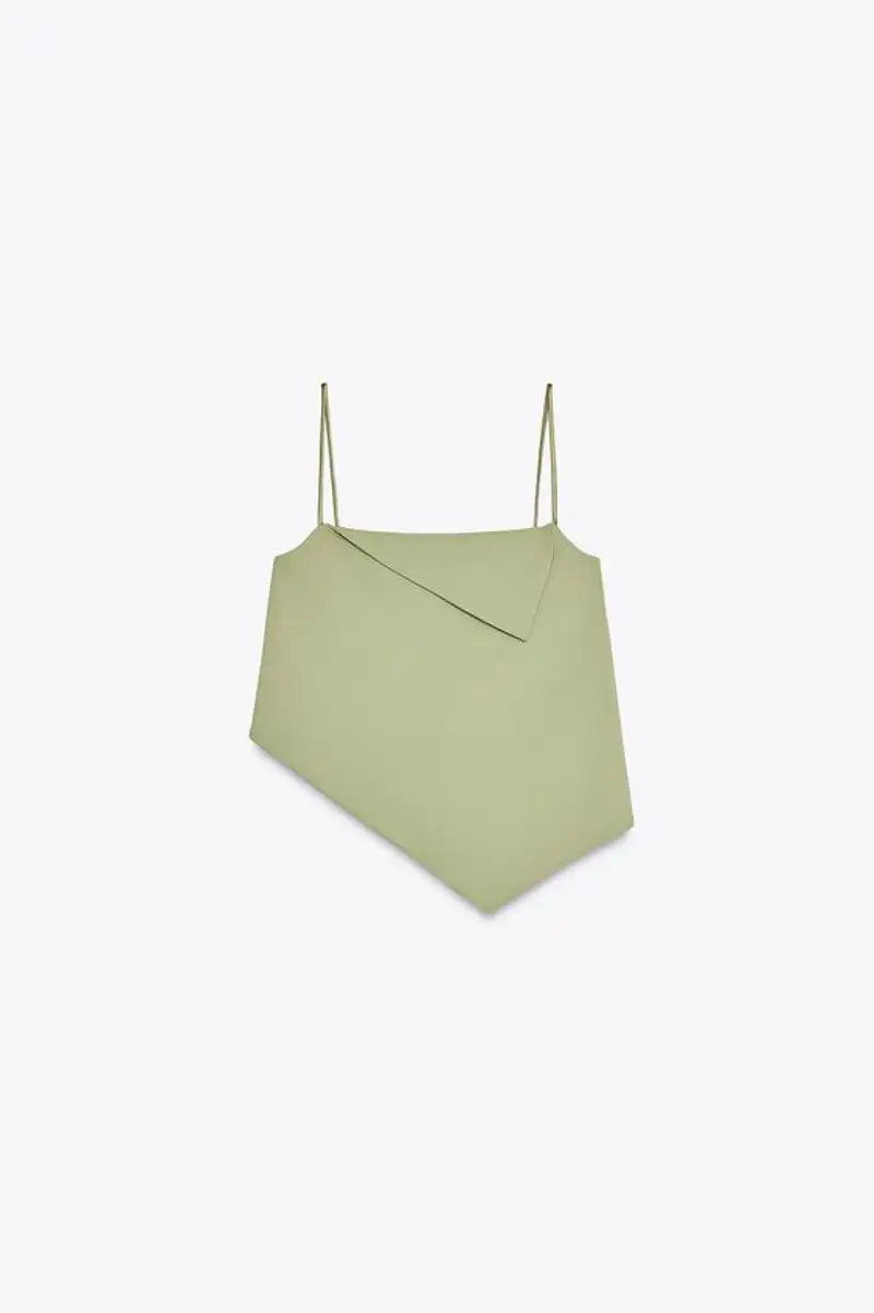 Top asimétrico crepe de Zara 17,95 euros