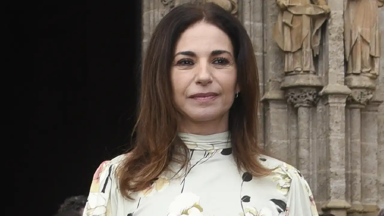 Acaban de llegar a Zara y ya están arrasando las 5 camisas de flores más bonitas de la temporada: frescas, 'ponibles' y todoterreno