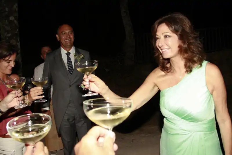 Ana Rosa Quintana en la boda de su hijo Álvaro