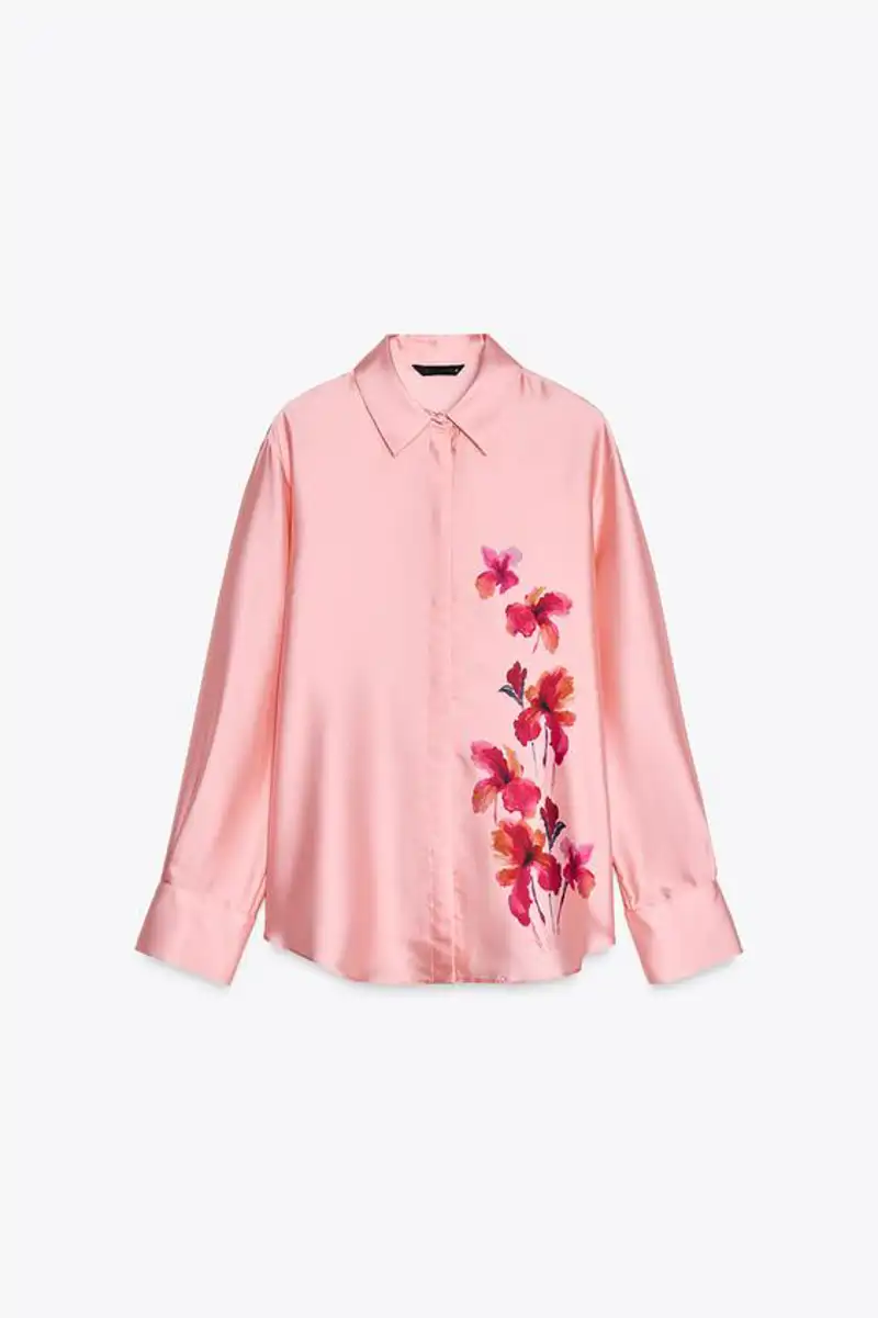 Blusa satinada estampado floral de Zara 25,95 euros