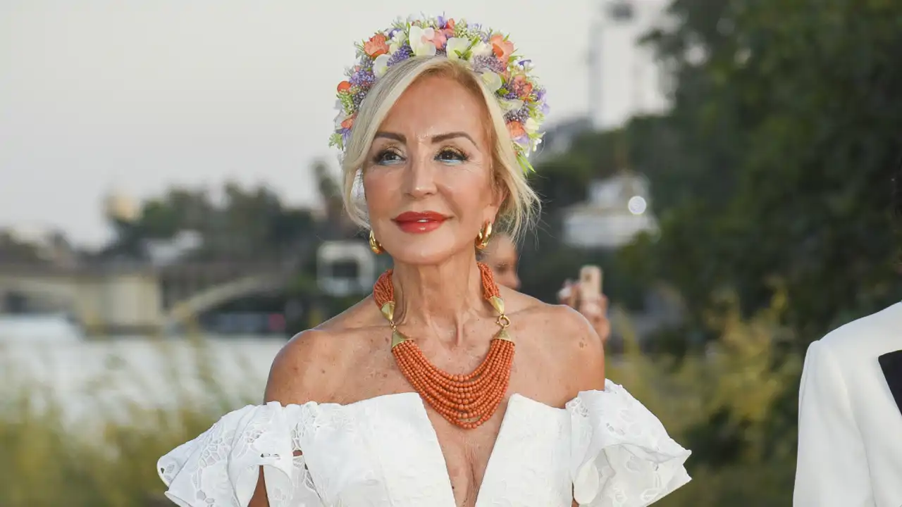 Carmen Lomana