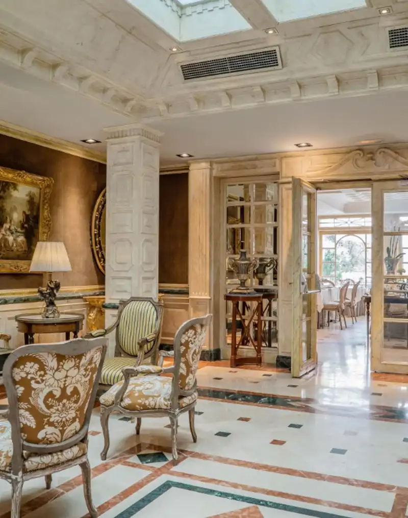 Interior del hotel Orfila