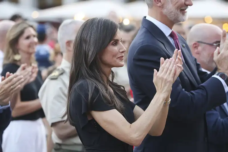 La Reina Letizia aplaudiendo