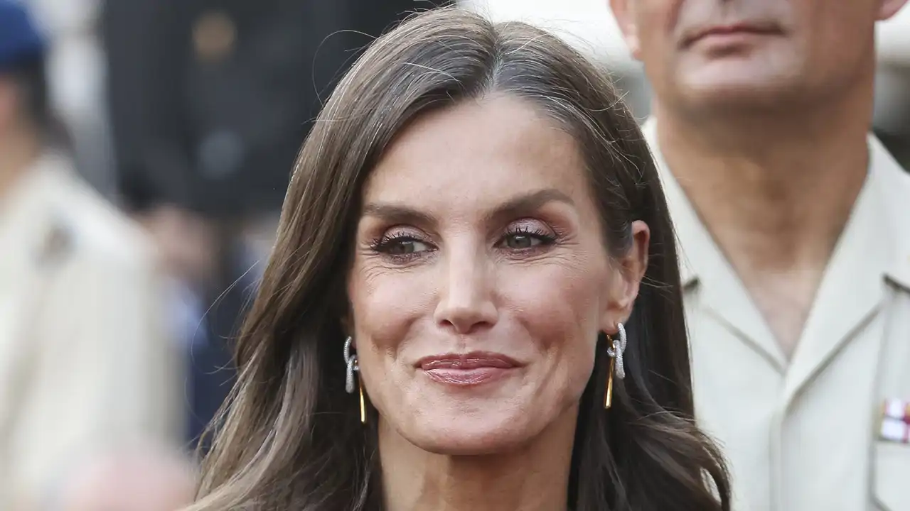 La Reina Letizia con gesto sonriente