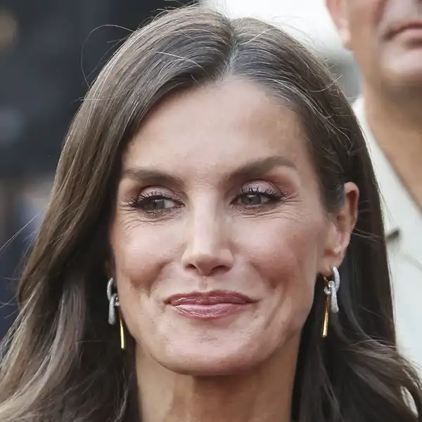 La Reina Letizia con gesto sonriente
