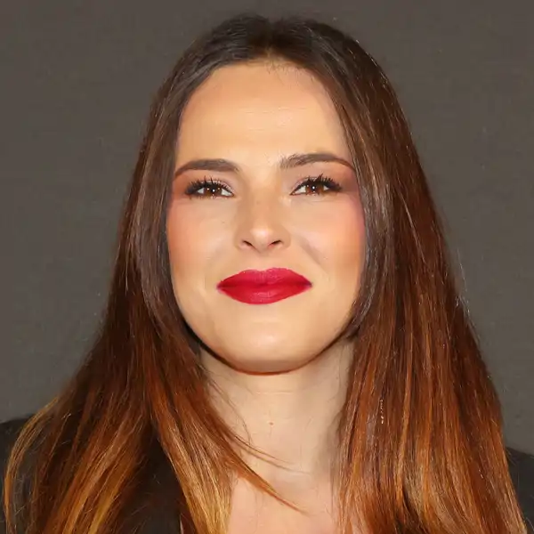 Marta Peñate con gesto sonriente