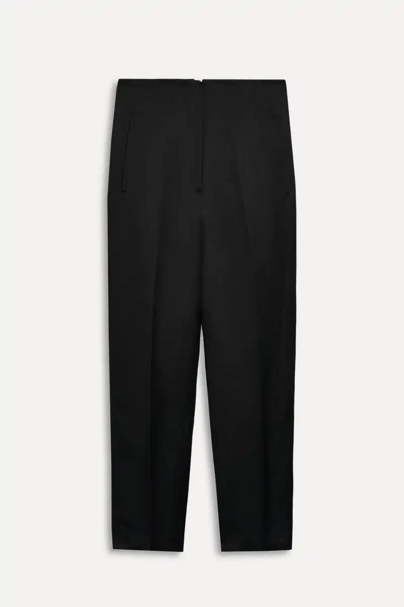 Pantalón con lino 50th anniversary de Zara 49,95 euros