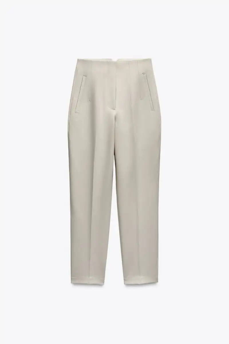 Pantalón tiro alto crema de Zara 25,95 euros