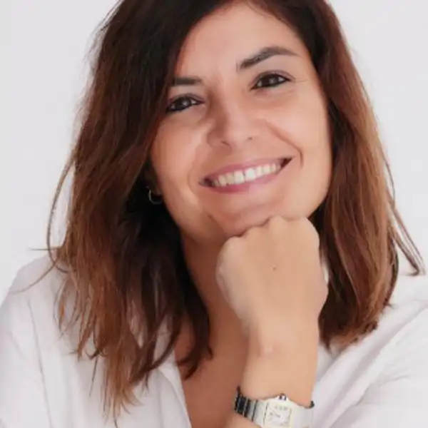 Rebeca Cáceres, psicóloga, habla sobre la gente que guarda silencio en grupos de WhatsApp: "Muchos grupos laborales han derivado en espacios ambiguos"