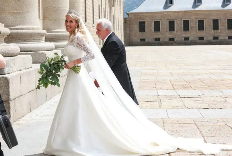 Angie Rigueiro en la entrada a la basílica de El Escorial