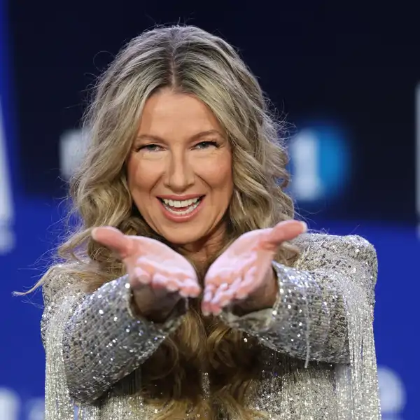 Anne Igartiburu, presentadora, (56 años): “Me empiezan a salir manchitas de una manera brutal, por eso la protección solar es tan importante"