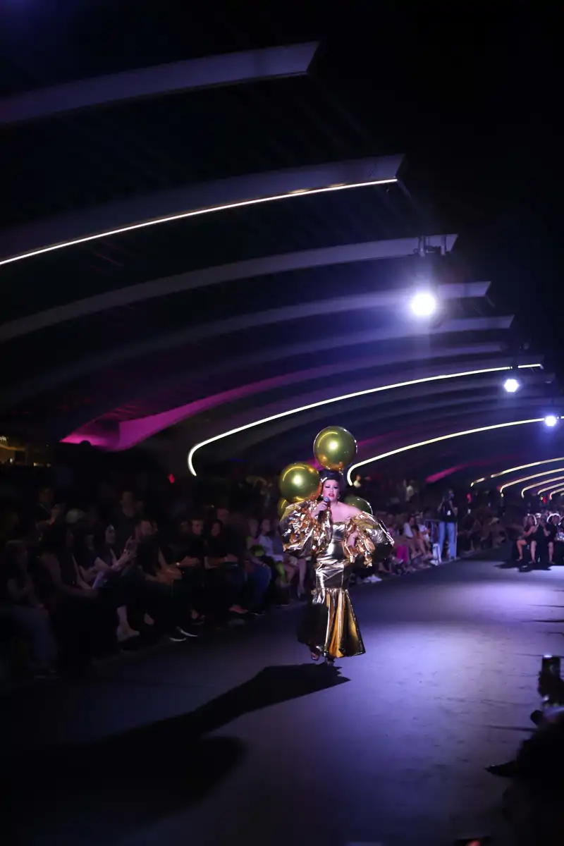 La Terremoto de Alcorcón y su look para presentar su colección de moda en el Torrevieja Weekend 2025