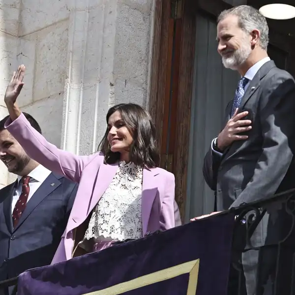 Los Reyes, Felipe y Letizia, durante una visita a Gandía.