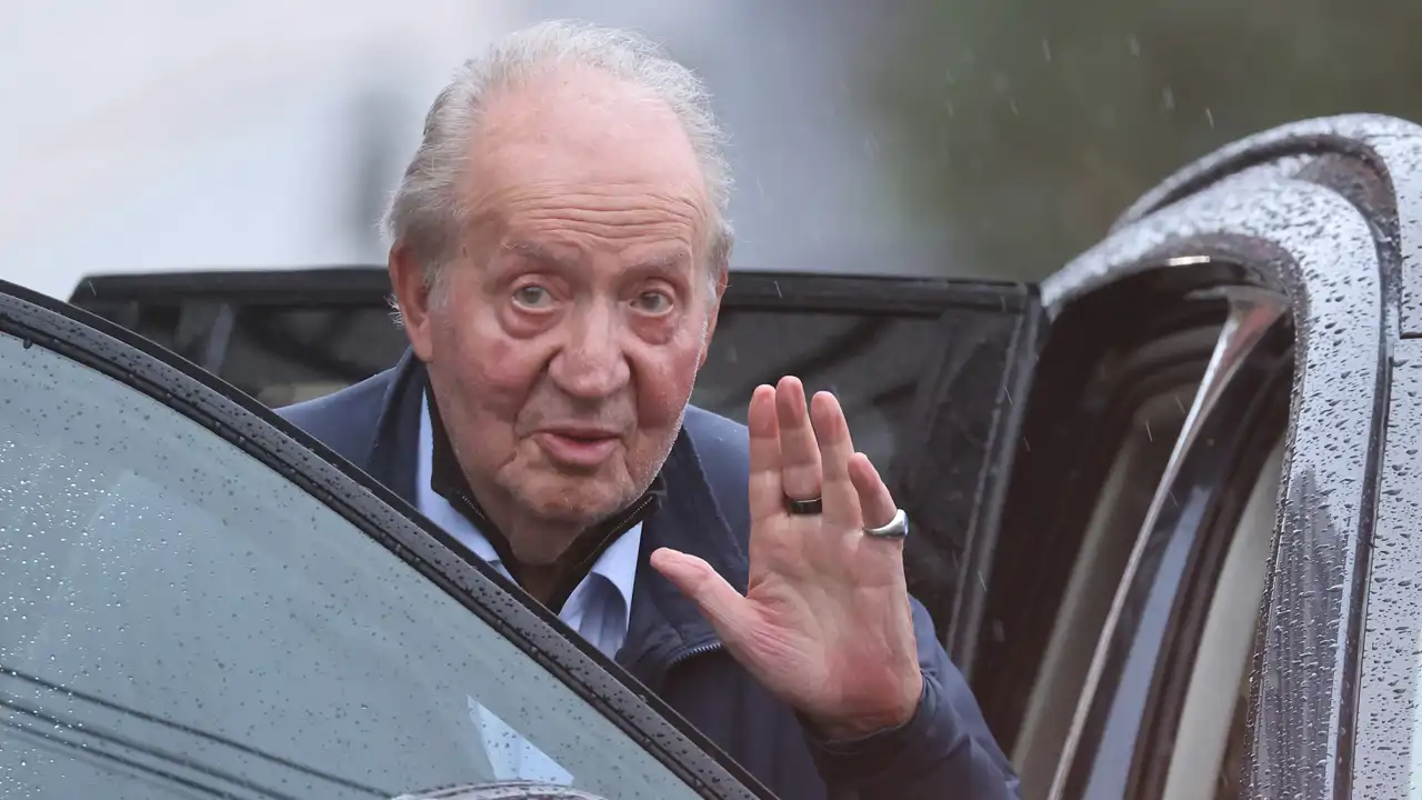 El Rey Juan Carlos se reencuentra con distintos miembros de su familia en Sanxenxo