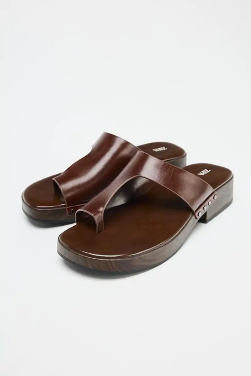 Sandalia plataforma piel de Zara 45,95 euros