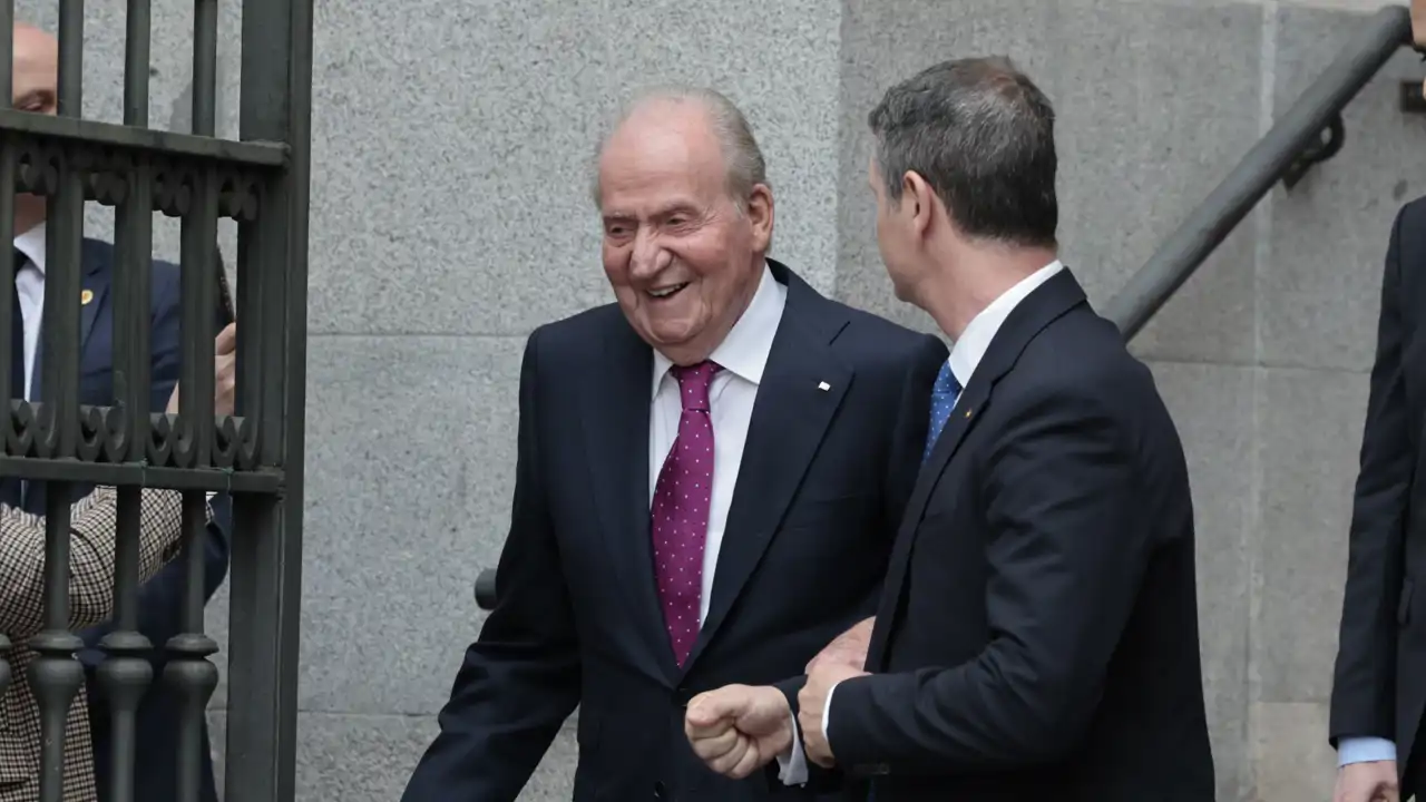 El rey Juan Carlos durante la boda de José Luis Martínez Almeida y Teresa Urquijo
