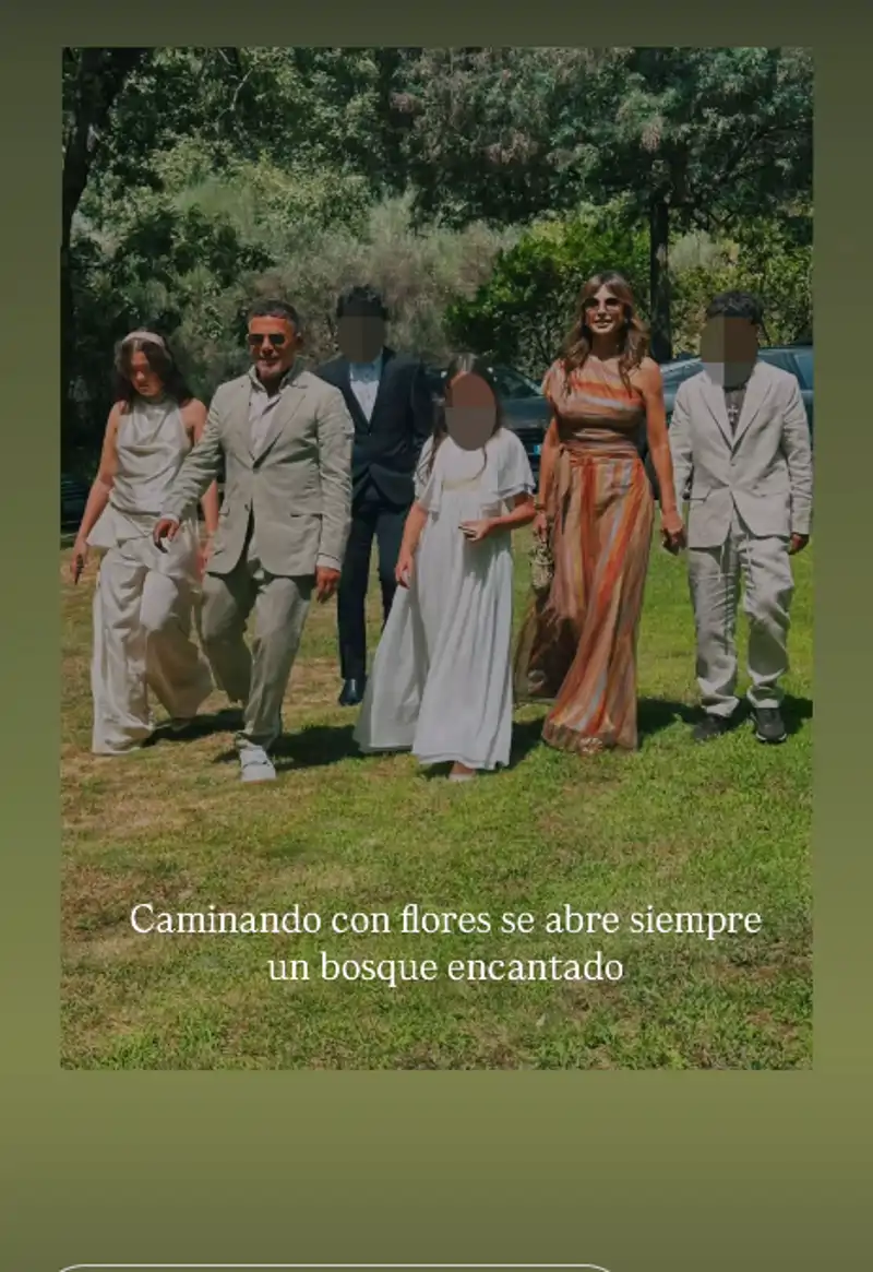 Alejandro Sanz y Raquel Perera en la comunión de sus hijos
