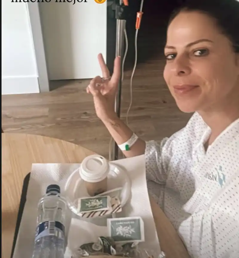 Pastora Soler envía una foto desde el hospital