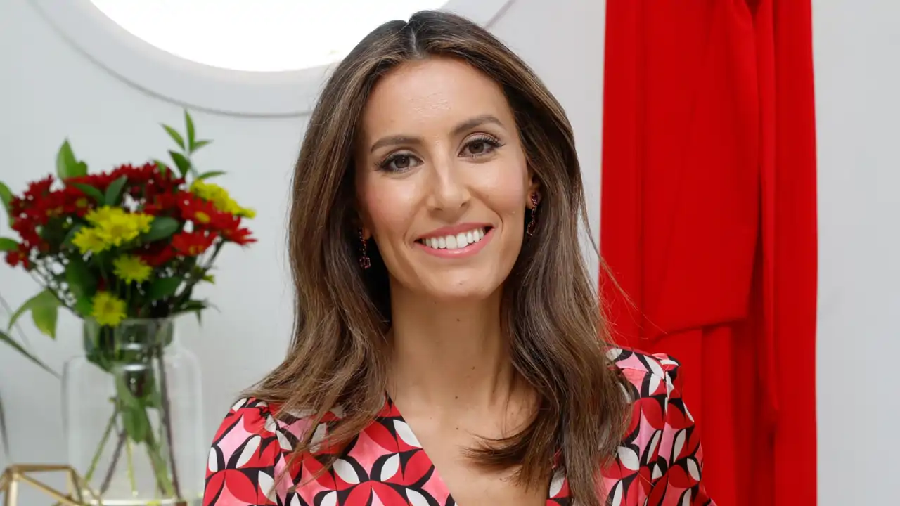Entramos en el hotel de Ibiza donde Ana Boyer disfruta de su verano: una decoración tropical y más de 1.000 euros la noche
