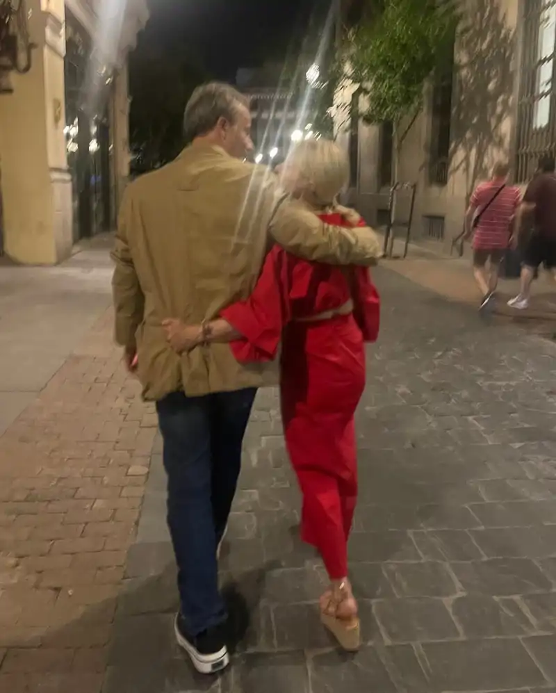 Eugenia Martínez de Irujo y Narcís Rebollo y su nuevo bolso de serraje