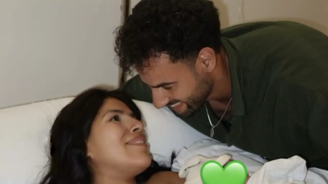 Isa Pantoja y Asraf Beno en el hospital