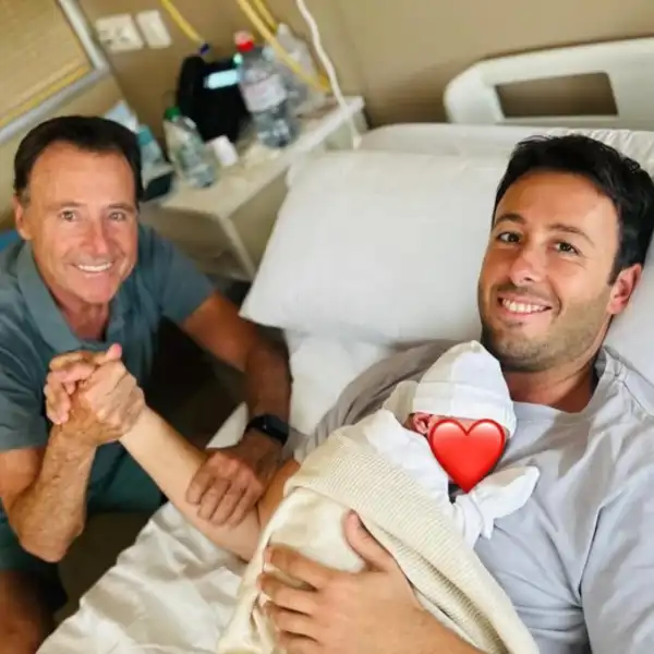 Matías Prats Jr. rompe su regla de oro y comparte su álbum más especial tras convertirse en padre: “Nunca había tenido el corazón tan lleno de amor” 