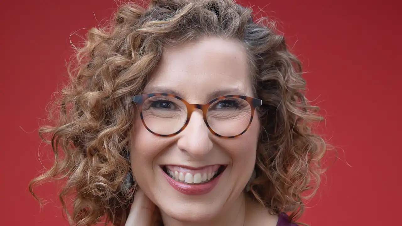 Olga Albaladejo, psicóloga: “El ascensor es un espejo en miniatura de nuestros automatismos”