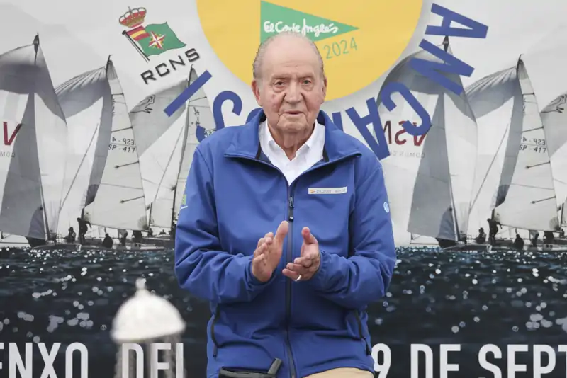 El Rey Juan Carlos durante las regatas de Sanxenxo