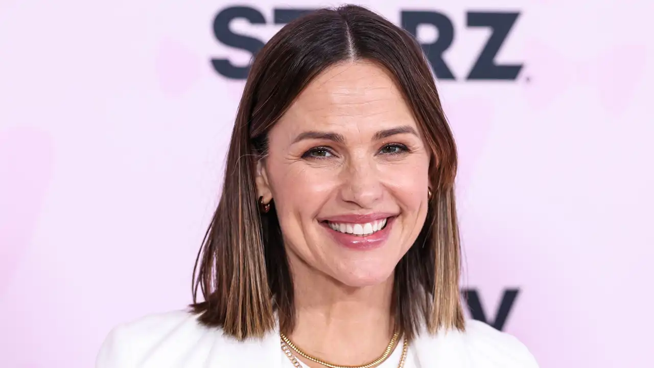 Jennifer Garner (53 años): "Mi madre me dijo hace una eternidad que es muy importante cuidarse el cuello. Hay que prestar atención"