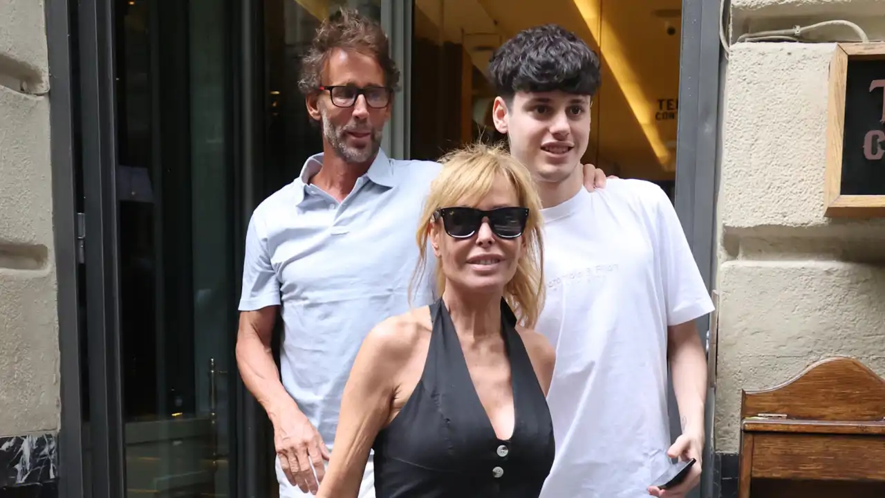 Álvaro Muñoz Escassi, Lara Dibildos y su hijo