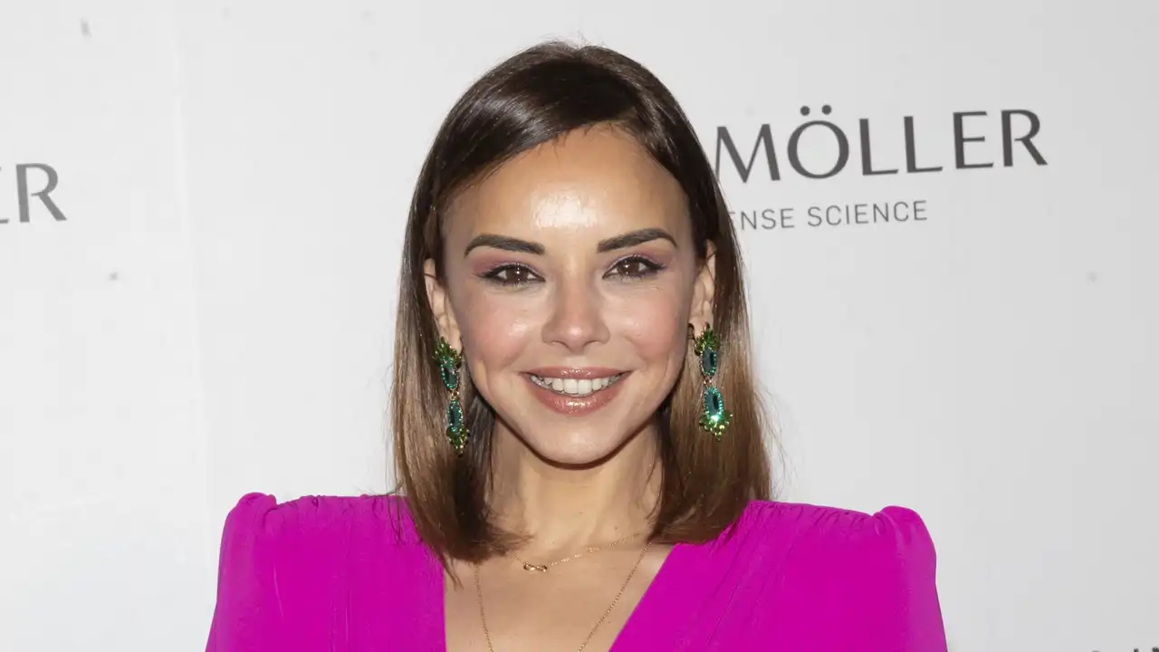 Chenoa posa durante un photocall
