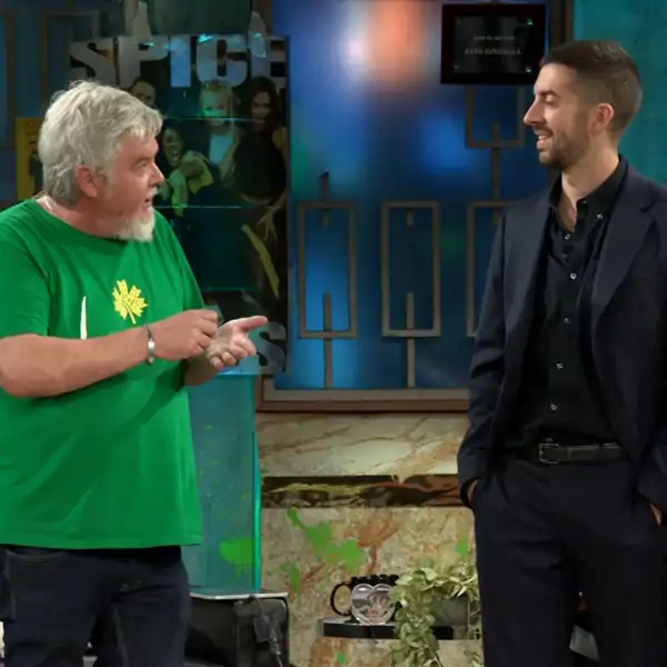 Javier Coronas interrumpe de manera inesperada en 'La Revuelta' con un claro objetivo, cambiar las preguntas clásicas del programa