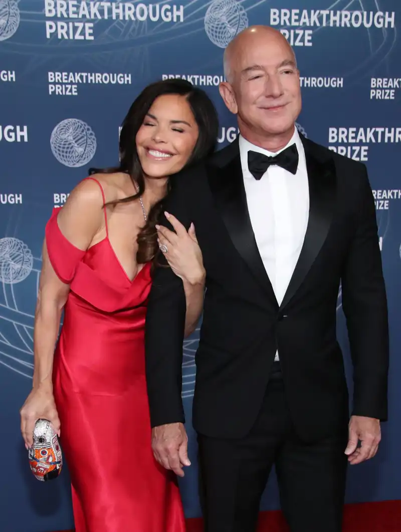 Jeff Bezos y Lauren Sanchez en un photocall