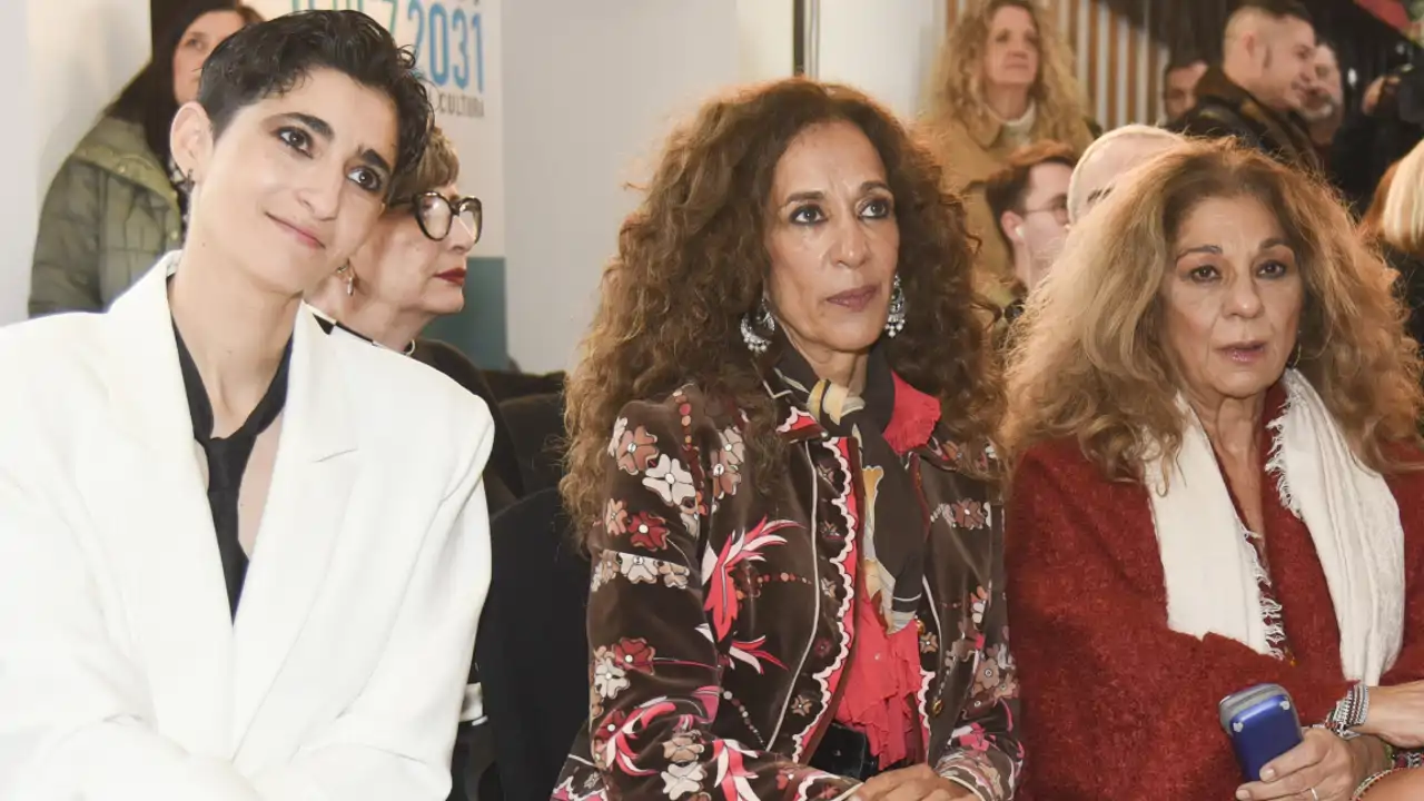 Alba Flores junto a Rosario y Lolita Flores, foto de archivo