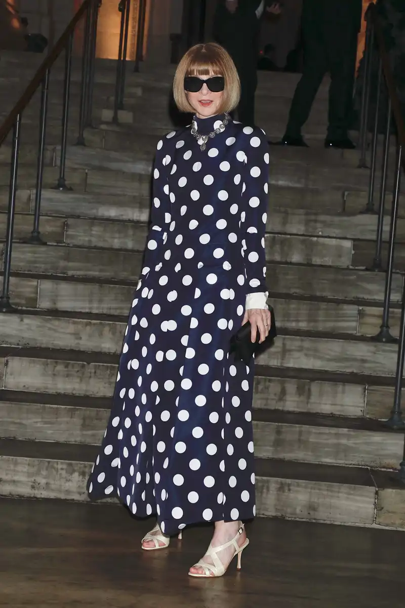 Anna Wintour con un vestido de maxitopos