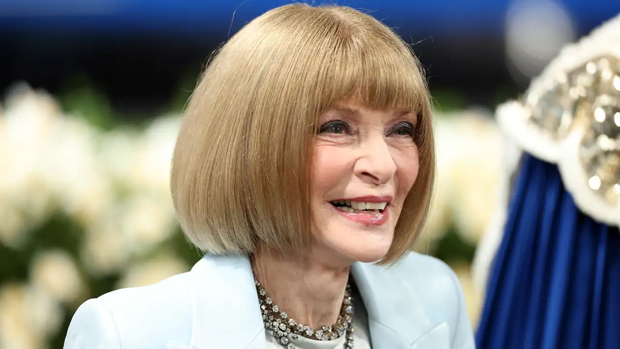 Anna Wintour muy sonriente