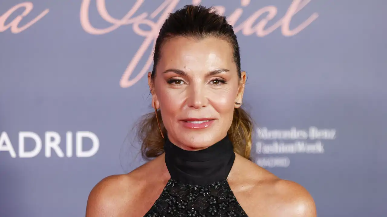 Mar Flores (56 años): "Mi piel brilla mucho más desde que uso esta crema con niacinamida y vitamina C, ideal para las manchitas en las manos y el escote"