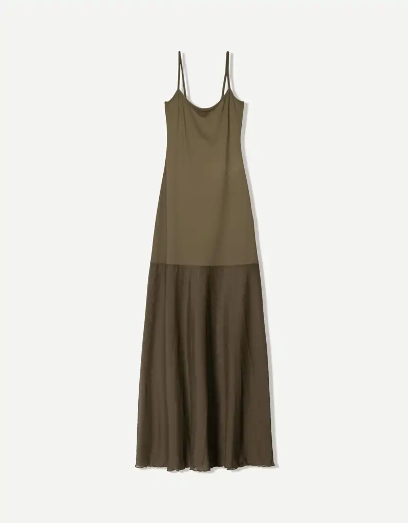 Vestido maxi tirantes de Bershka 13,95 euros 