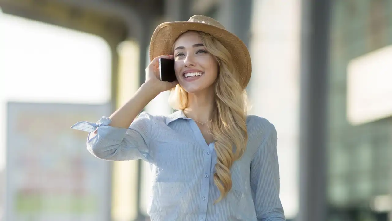 El masajeador "lifting" de Foreo, la maleta expansible de Pepe Jeans o el cepillo dental inteligente de Philips, entre las "rebajas de verano" con descuentos hasta 80%